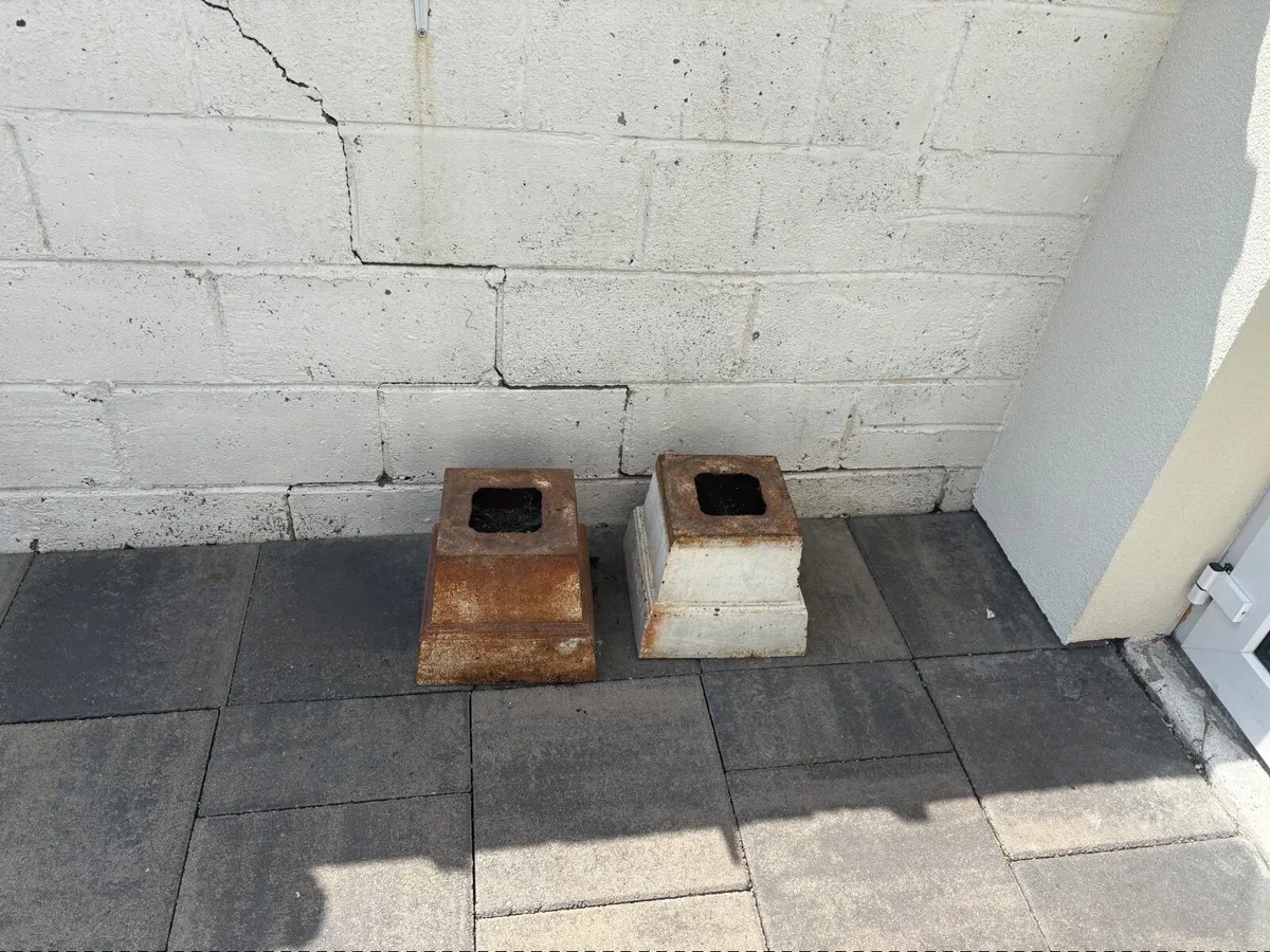 Two cast iron Garden Plinths vintage with age - Image 2