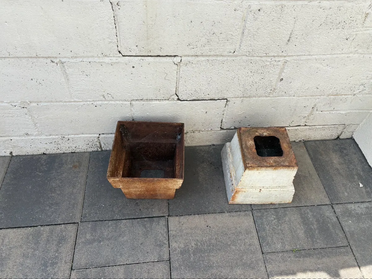 Two cast iron Garden Plinths vintage with age - Image 3
