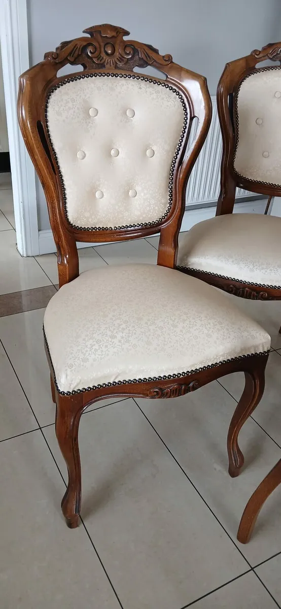 Dining table and chairs - Image 1