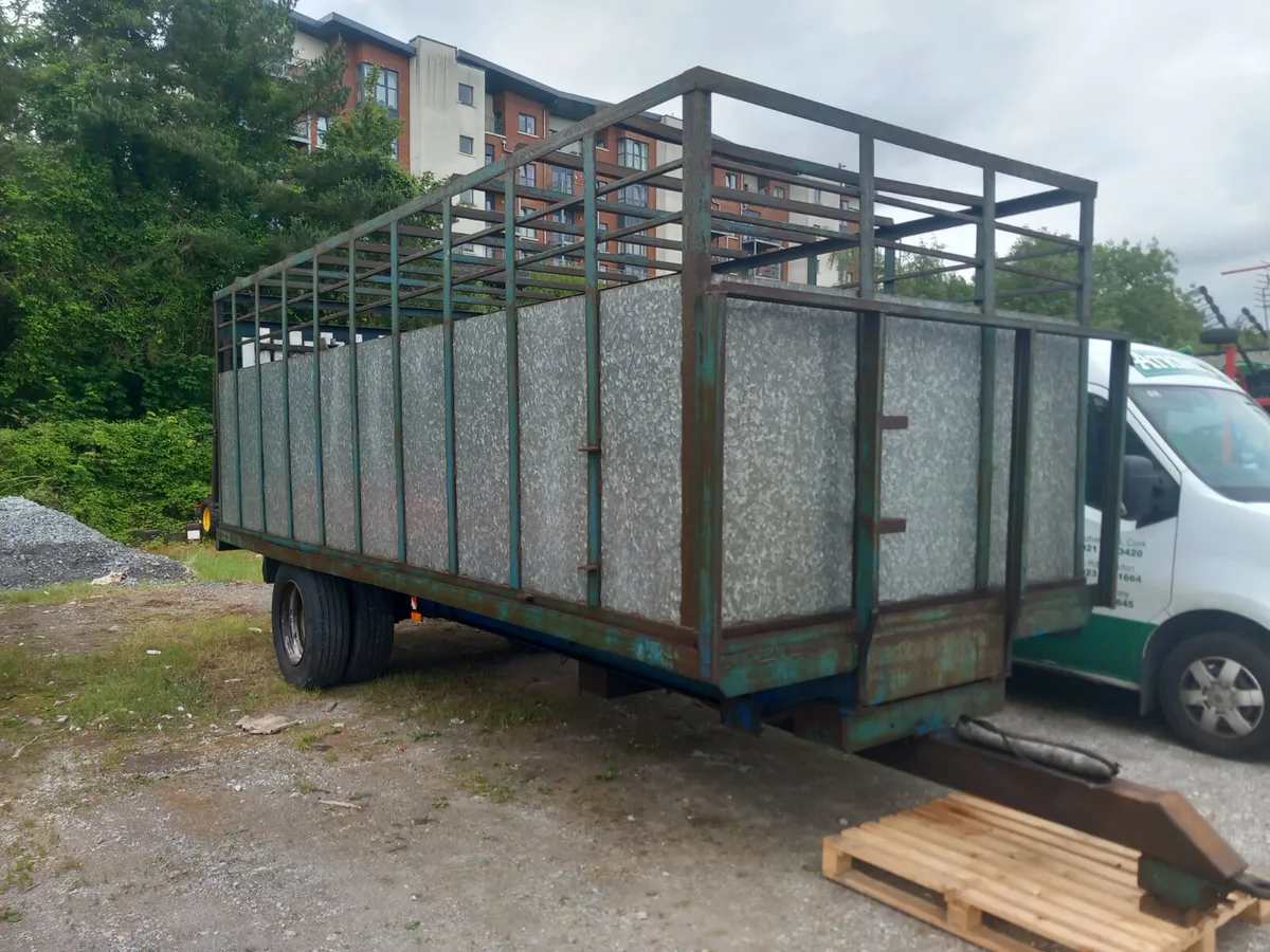 Cattle trailer - Image 1
