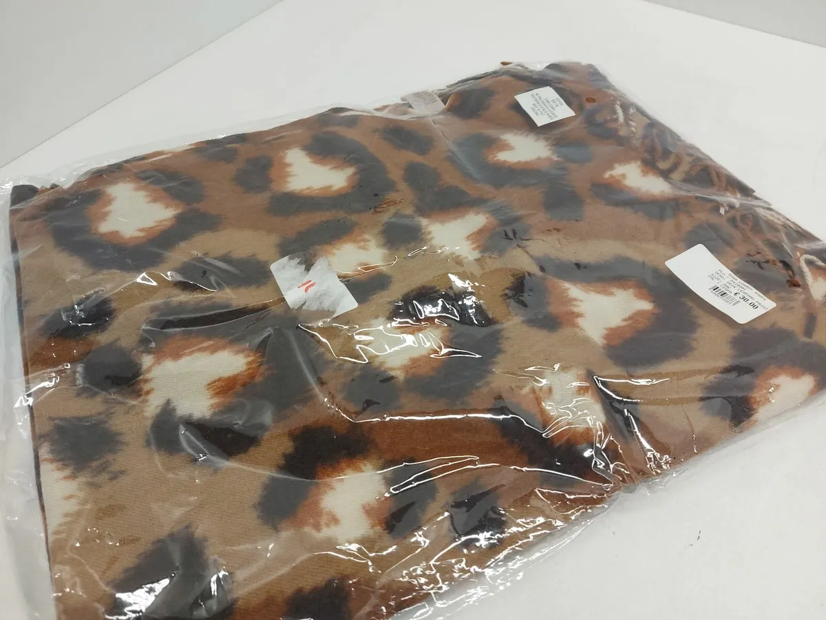 Online Auction Of Scarves & More! - Image 2