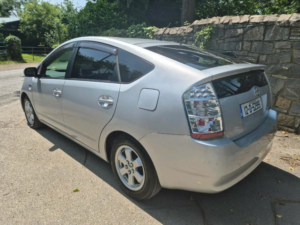 2012 Toyota Prius low milage - Image 3
