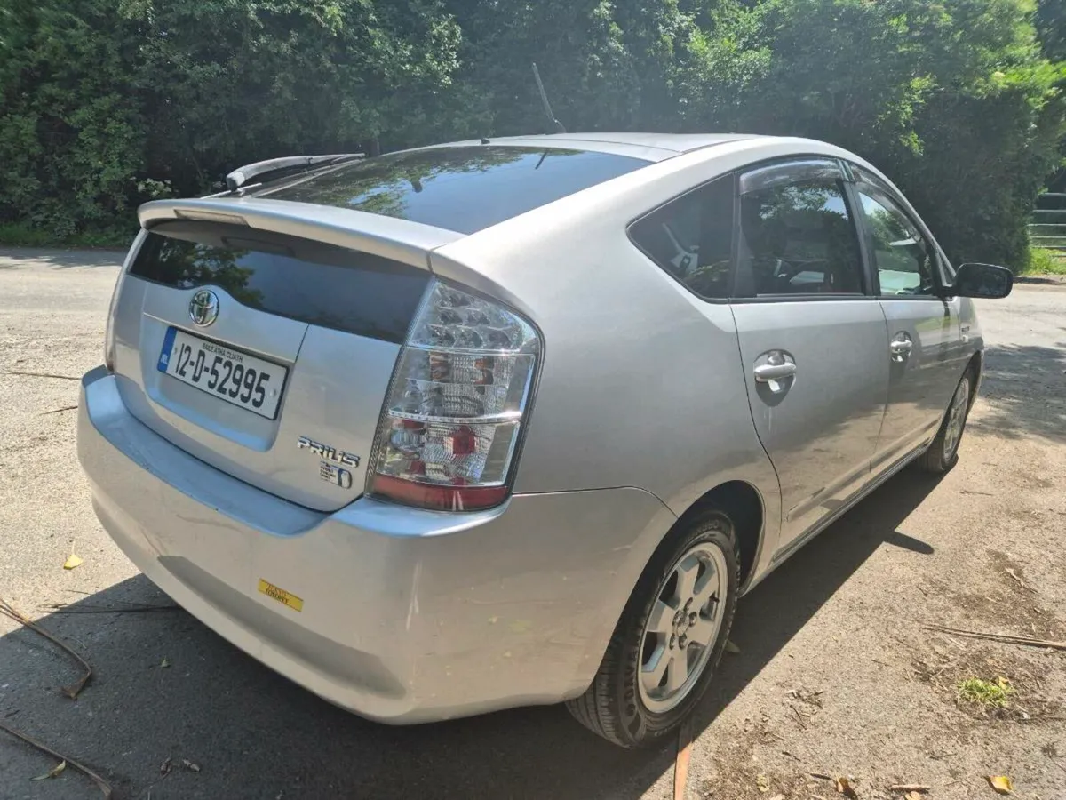 2012 Toyota Prius low milage - Image 4