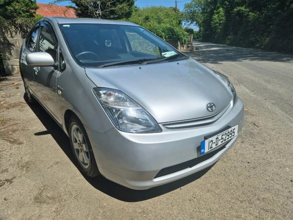 2012 Toyota Prius low milage - Image 2