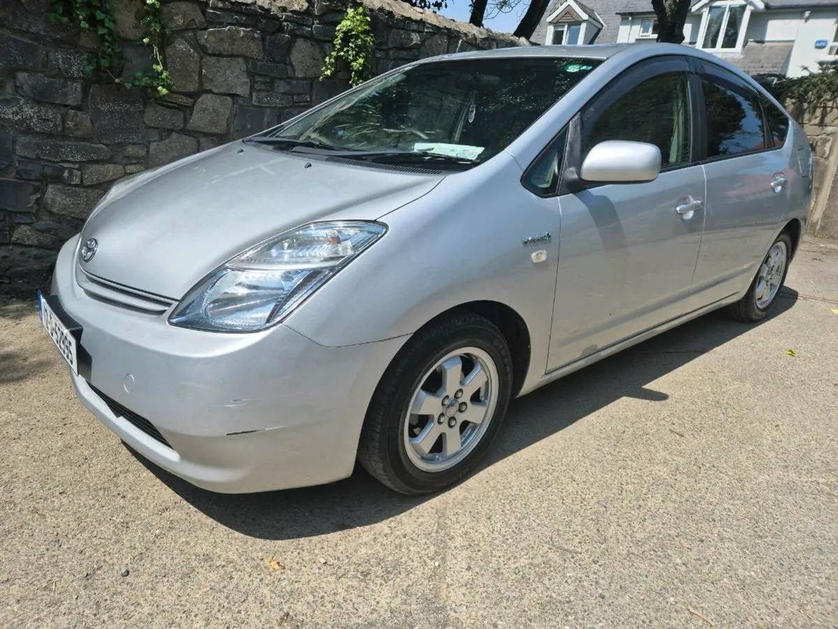 2012 Toyota Prius low milage - Image 1
