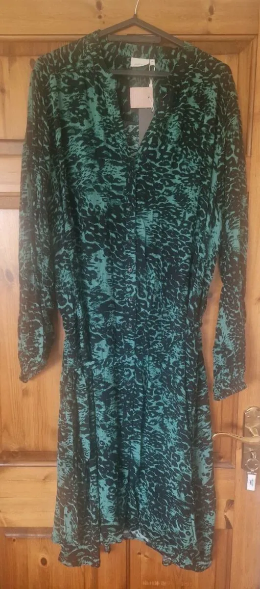 Ladies summer dress clearout sz 24/26 - Image 1