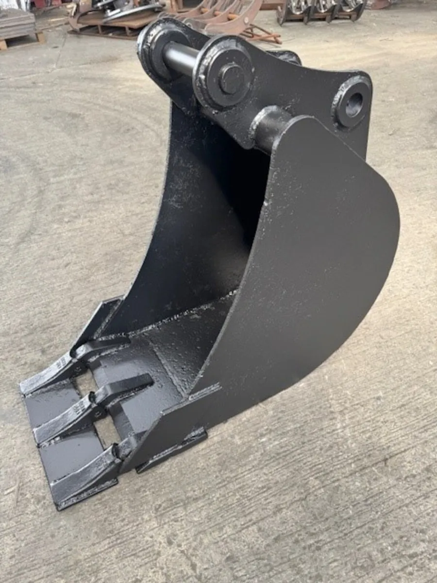 18" digging bucket to suit EX60-1-3 - Image 1