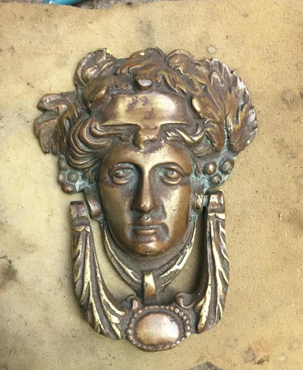 Cast brass door knocker - Image 1