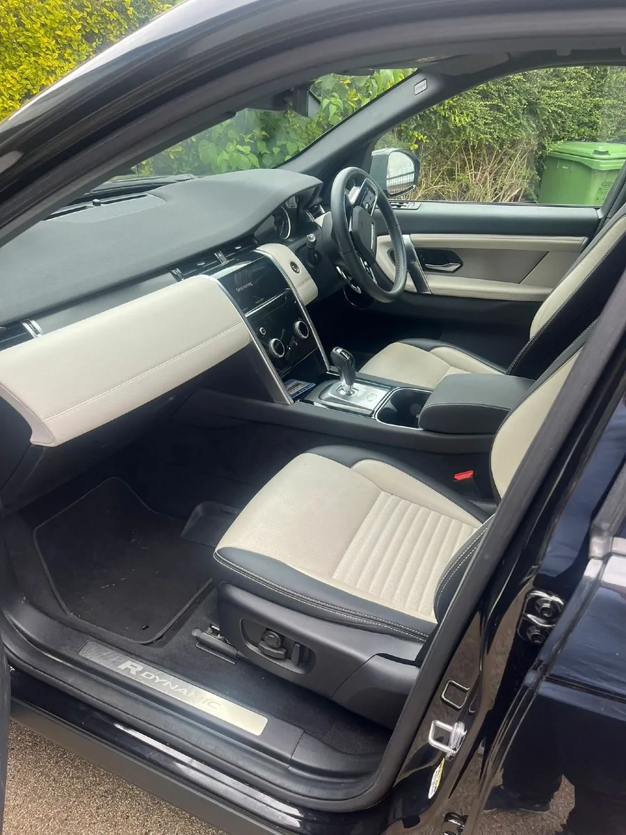 Land Rover Discovery Sport 2023 - Image 3
