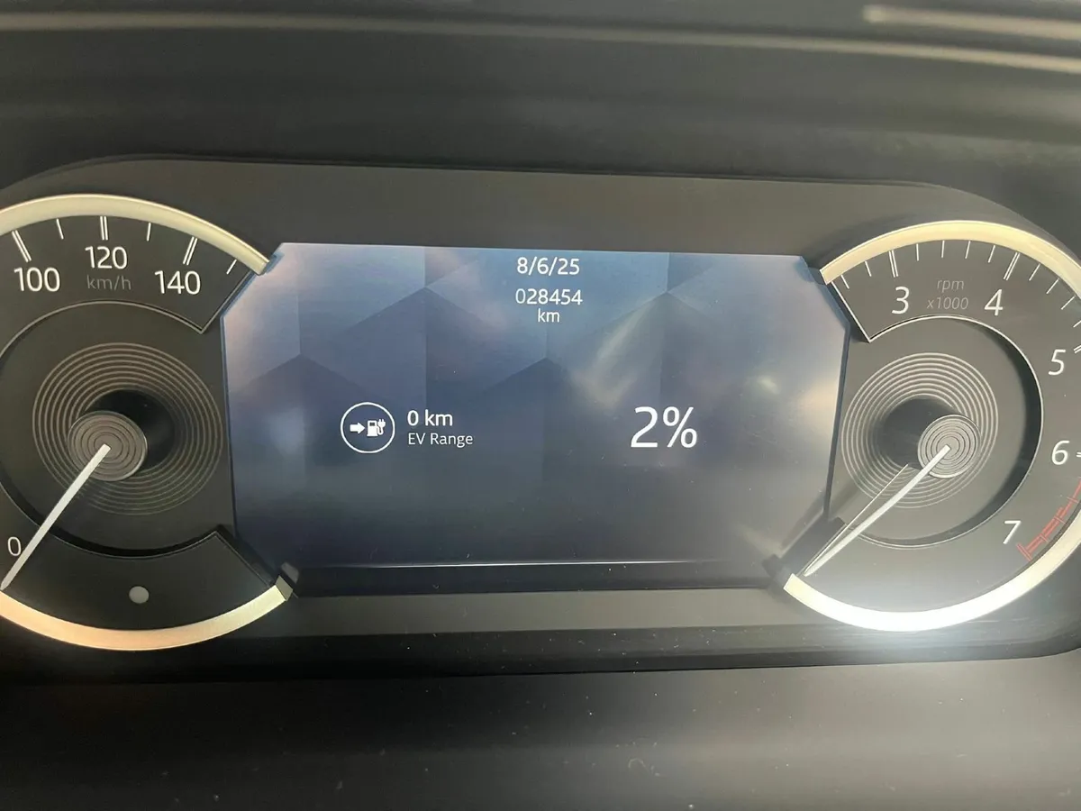Land Rover Discovery Sport 2023 - Image 4