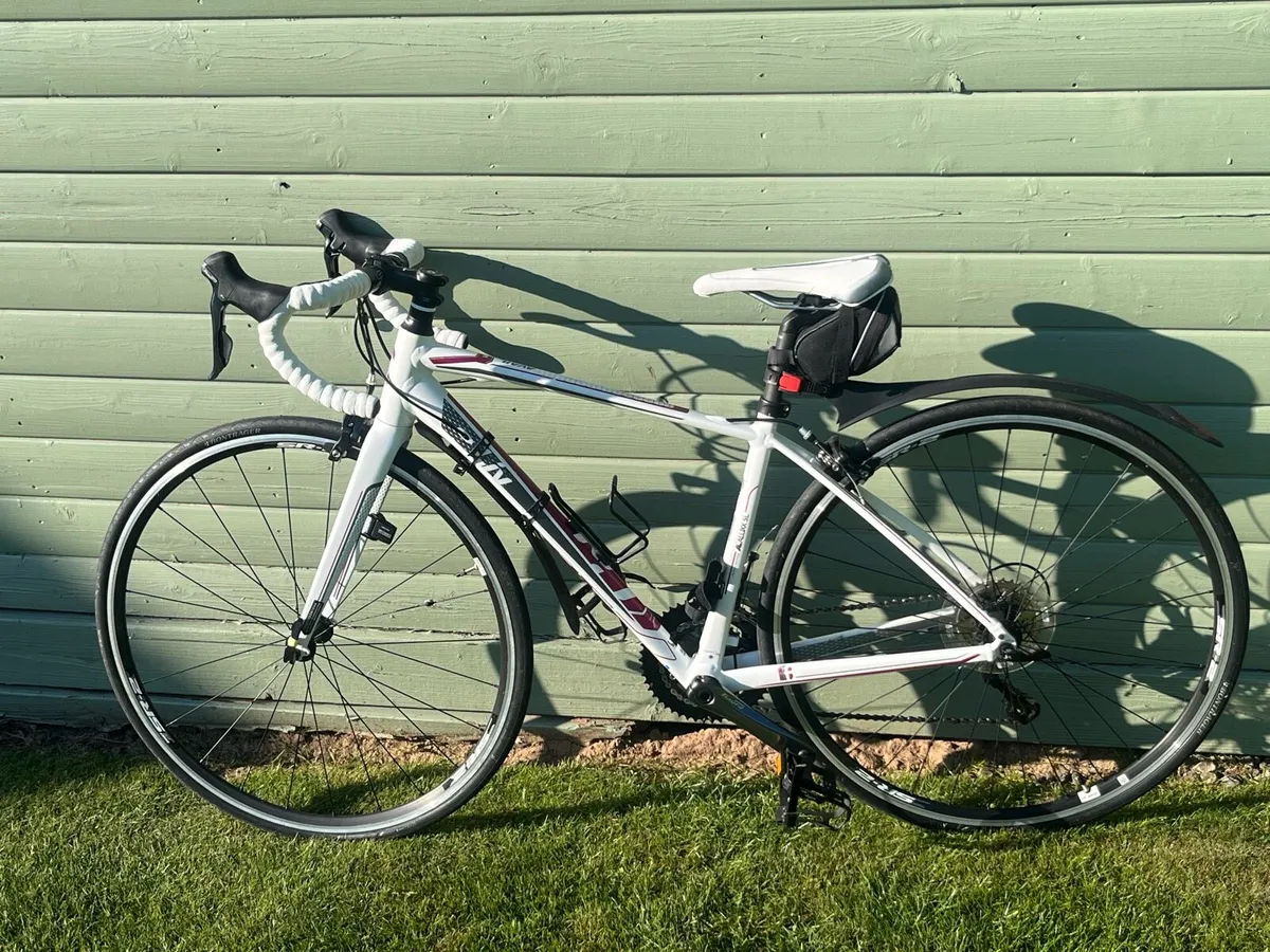Giant Avail 2 bicycle - Image 2