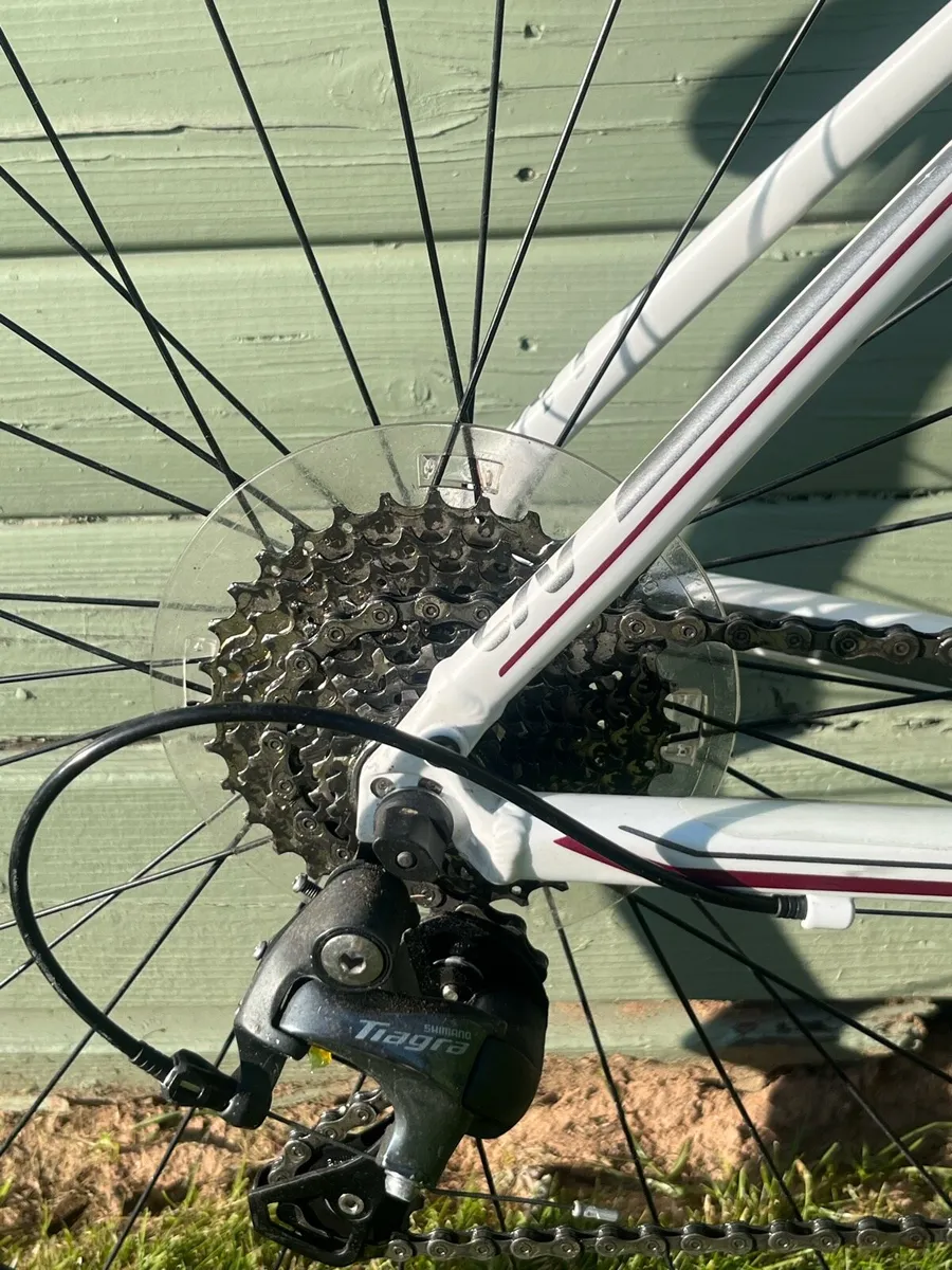 Giant Avail 2 bicycle - Image 3