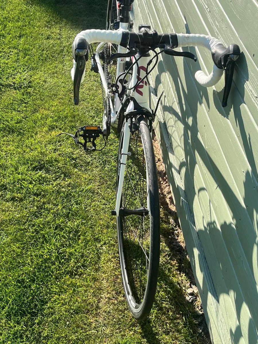 Giant Avail 2 bicycle - Image 4
