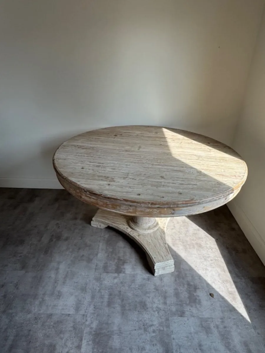 Vintage Round Wooden Table – €350 - Image 1