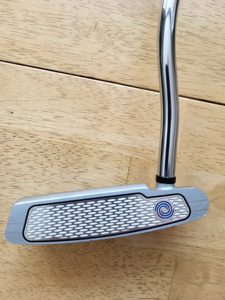 Odyssey putter in mint condition with headcover. - Image 2