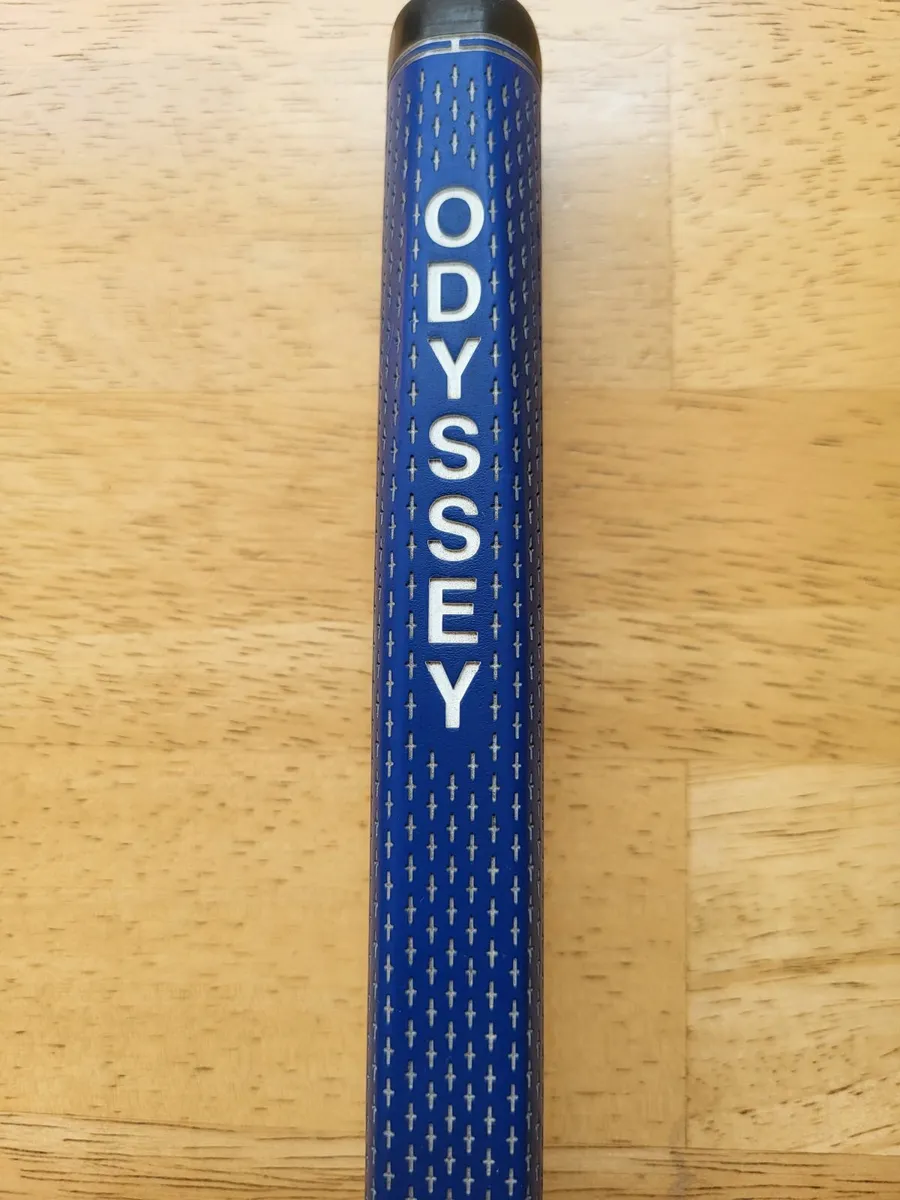 Odyssey putter in mint condition with headcover. - Image 4