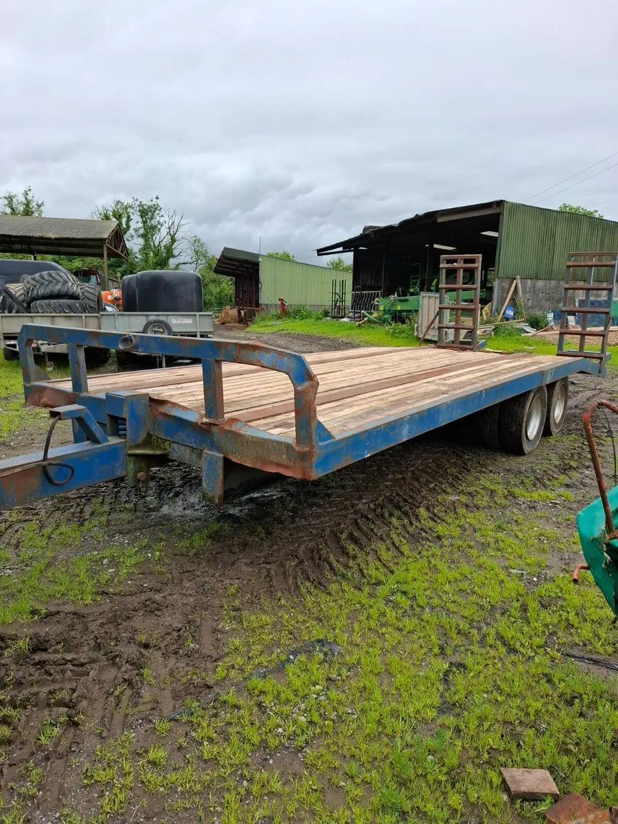 Lowloader/bale trailer - Image 1