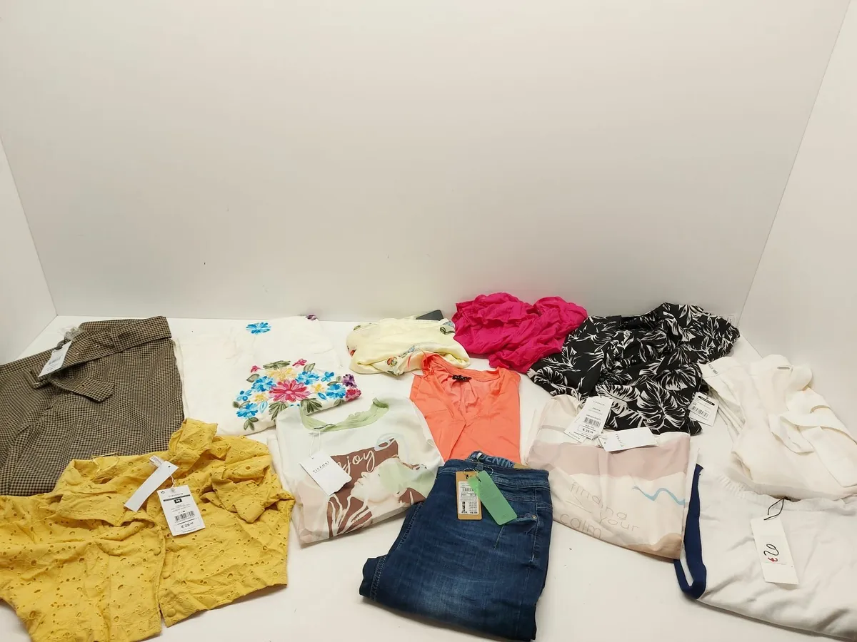 Online Auction Of Women's Clothing & More! - Image 1
