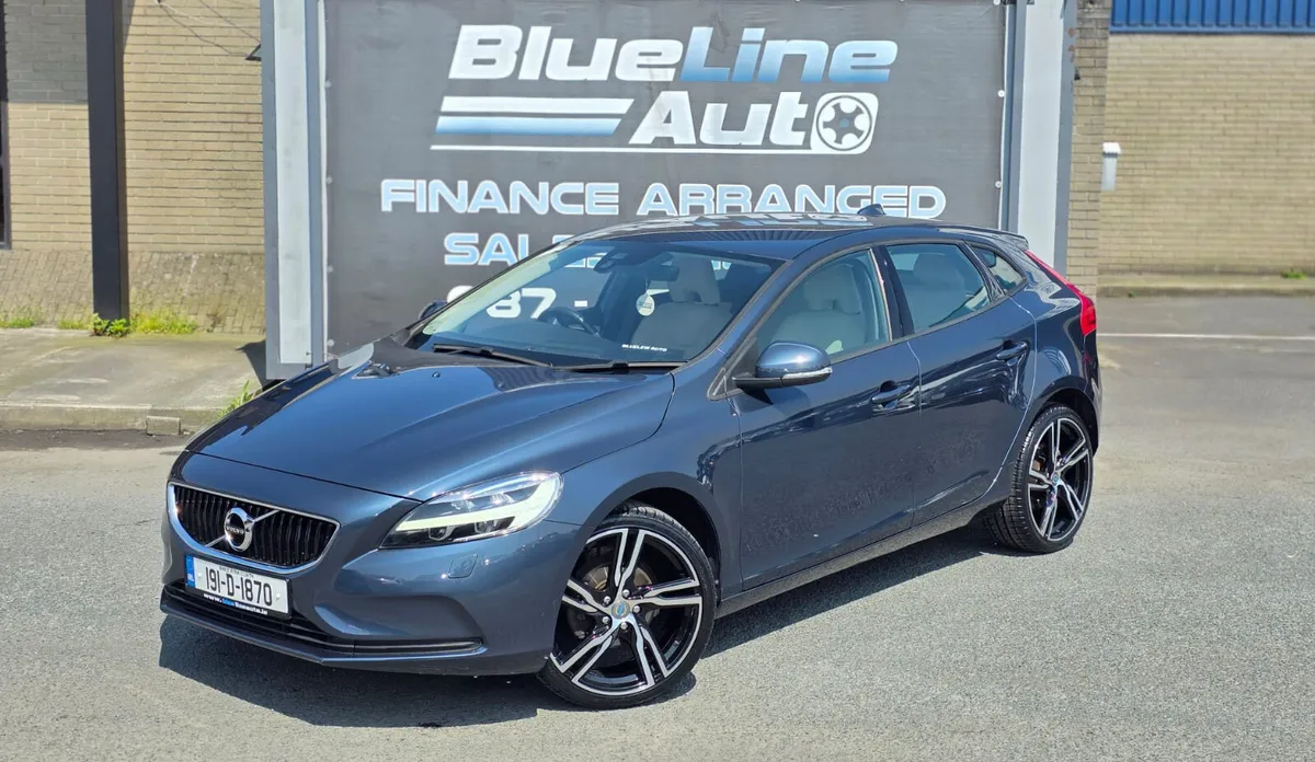 Volvo V40 D2 Momentum 2.0 Diesel Manual(191) - Image 1