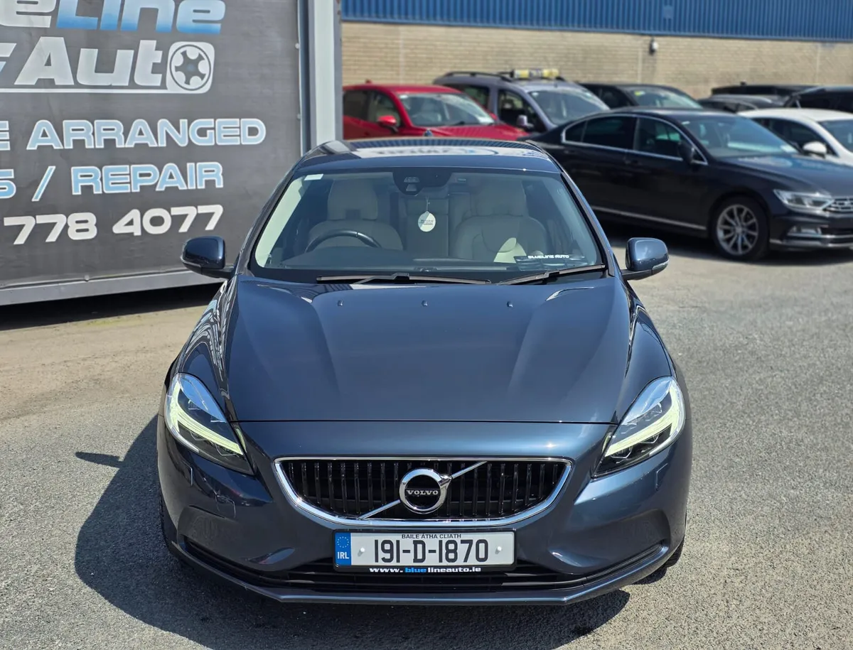 Volvo V40 D2 Momentum 2.0 Diesel Manual(191) - Image 2