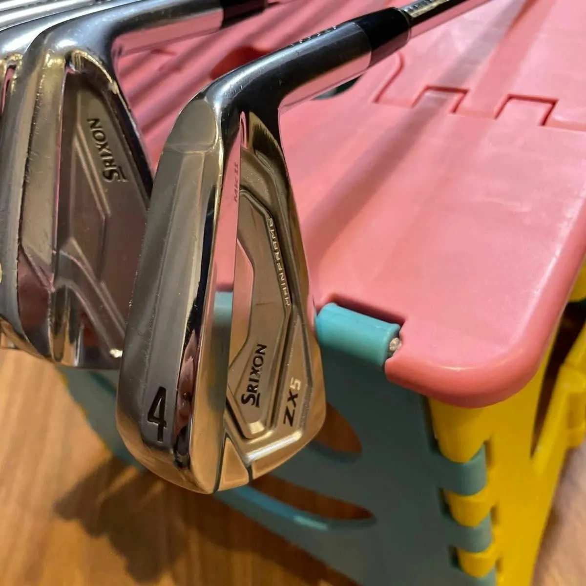 SRIXON Right Handed Iron Set ZX7 ZX5 4-9 - Image 1