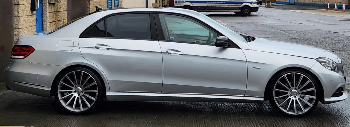 Mercedes-Benz E-Class 2013 - Image 2