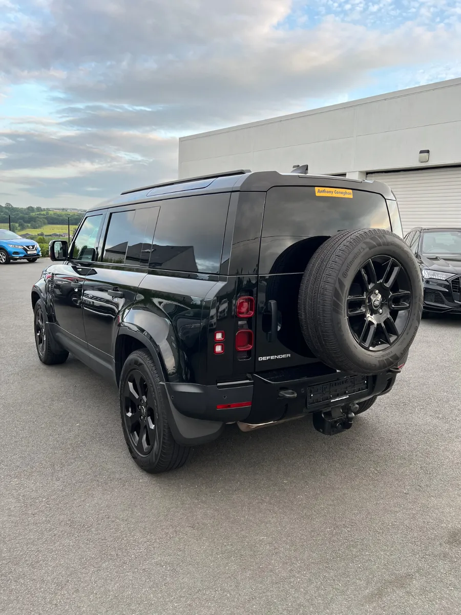 Land Rover Defender 2023 - Image 3