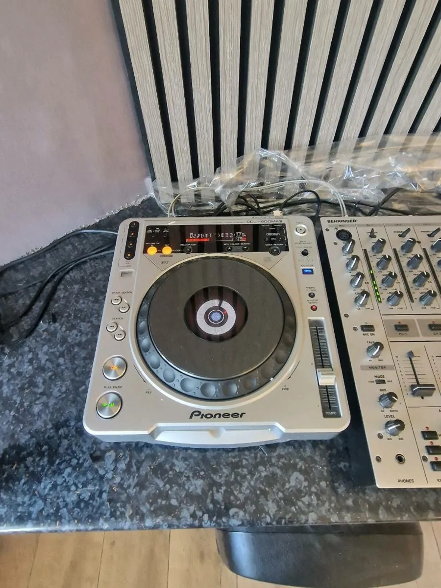 CDJ 800 MK2's + DJX700 + DJM400 - Image 2