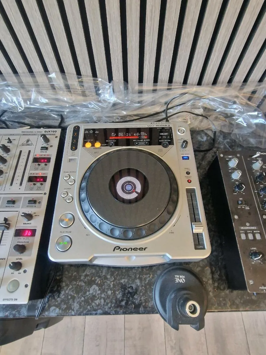 CDJ 800 MK2's + DJX700 + DJM400 - Image 4
