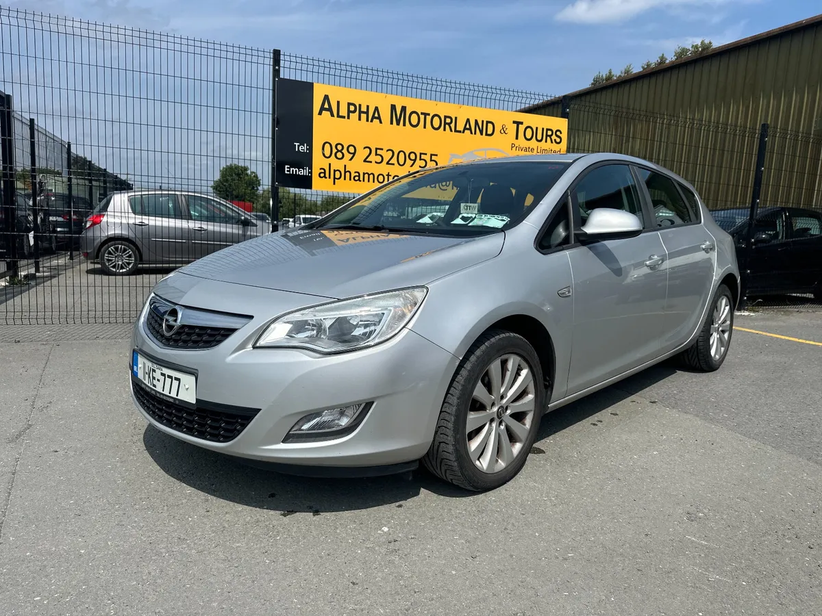 Opel Astra 2011 Manula Diesel New NCT - Image 1