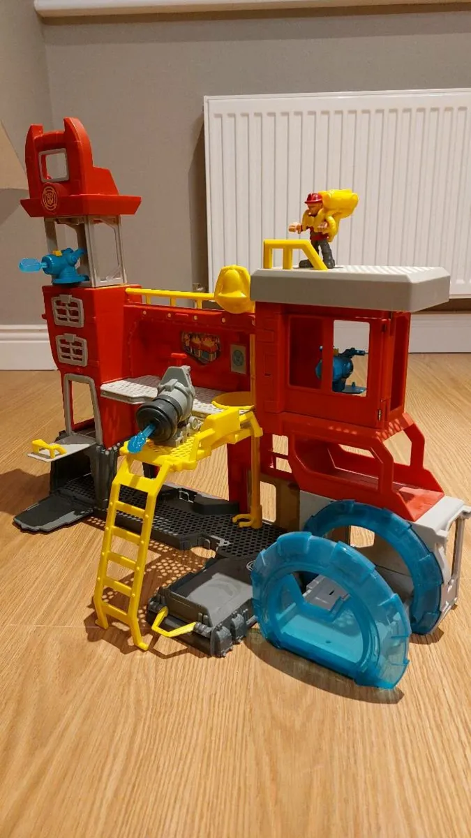 Transformers Rescue Bots Firestation - Image 2