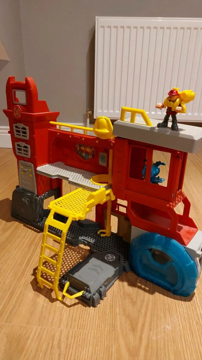 Transformers Rescue Bots Firestation - Image 3