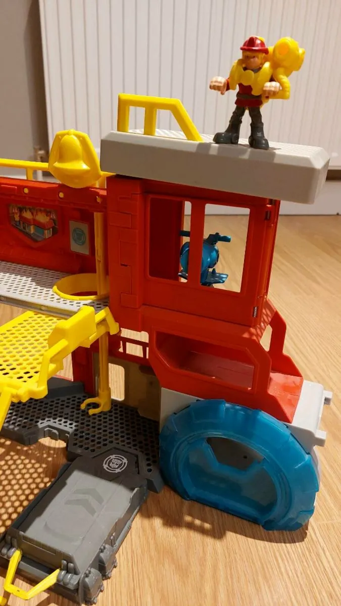 Transformers Rescue Bots Firestation - Image 4