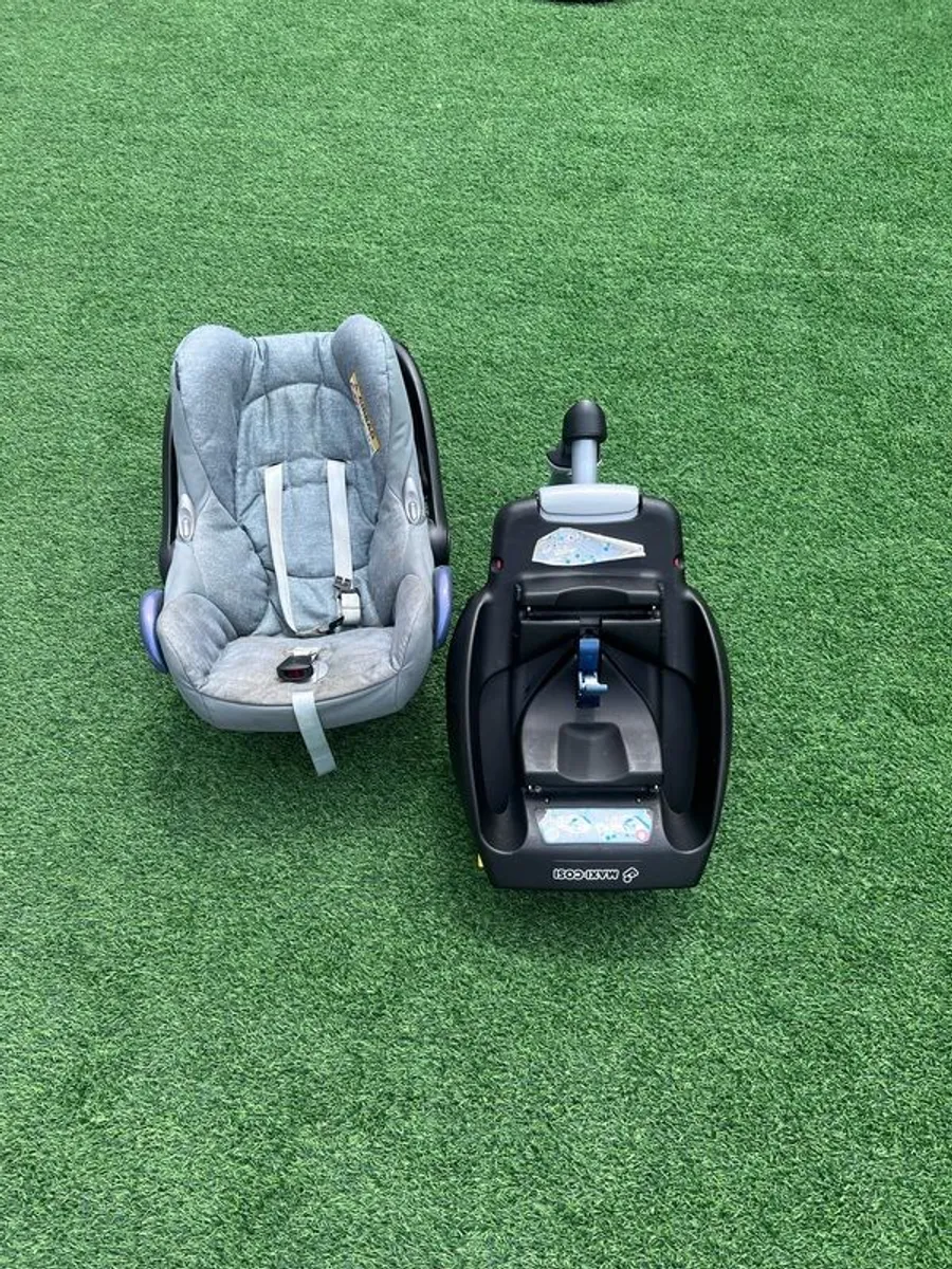 Maxi Cosi Cabriofix with Easy Fix Base - Image 1