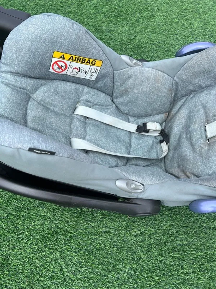 Maxi Cosi Cabriofix with Easy Fix Base - Image 3