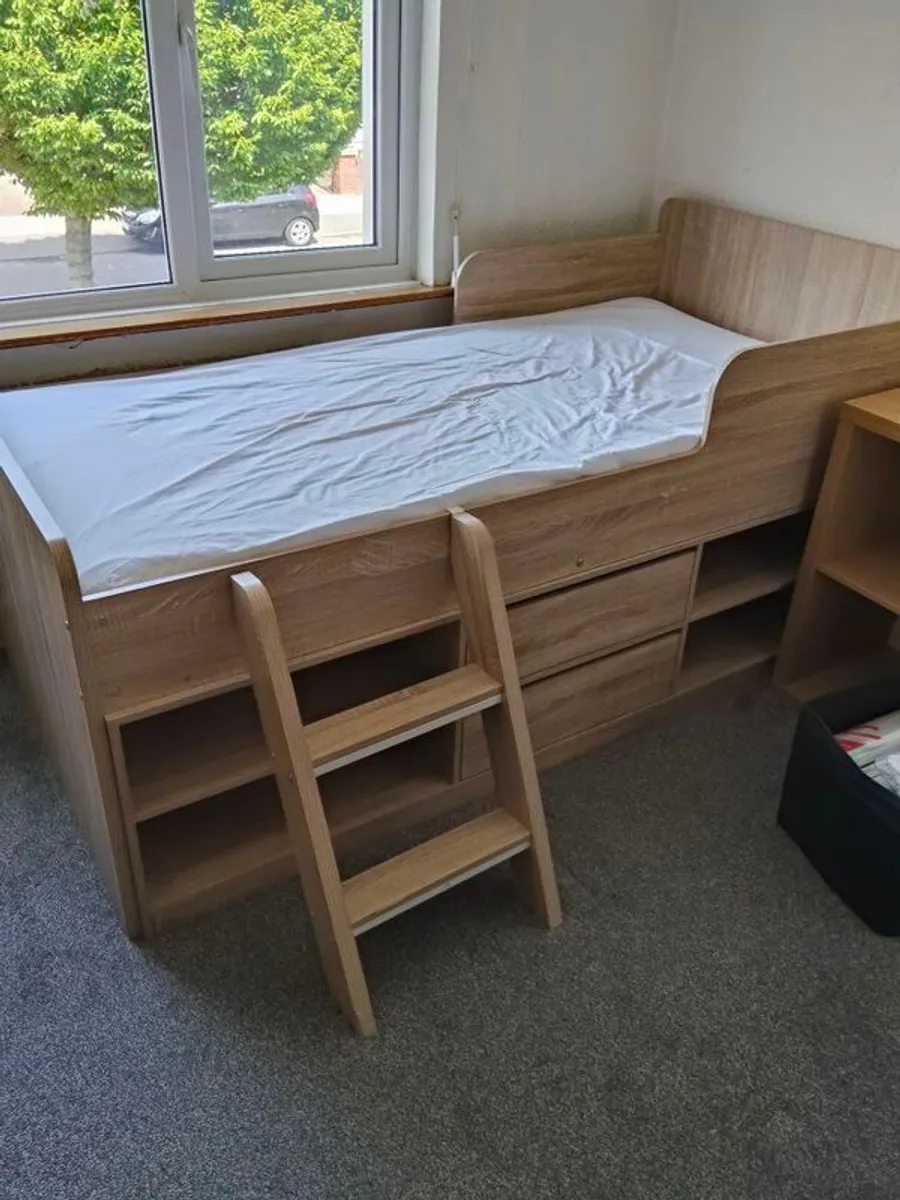 bedroom - Image 1