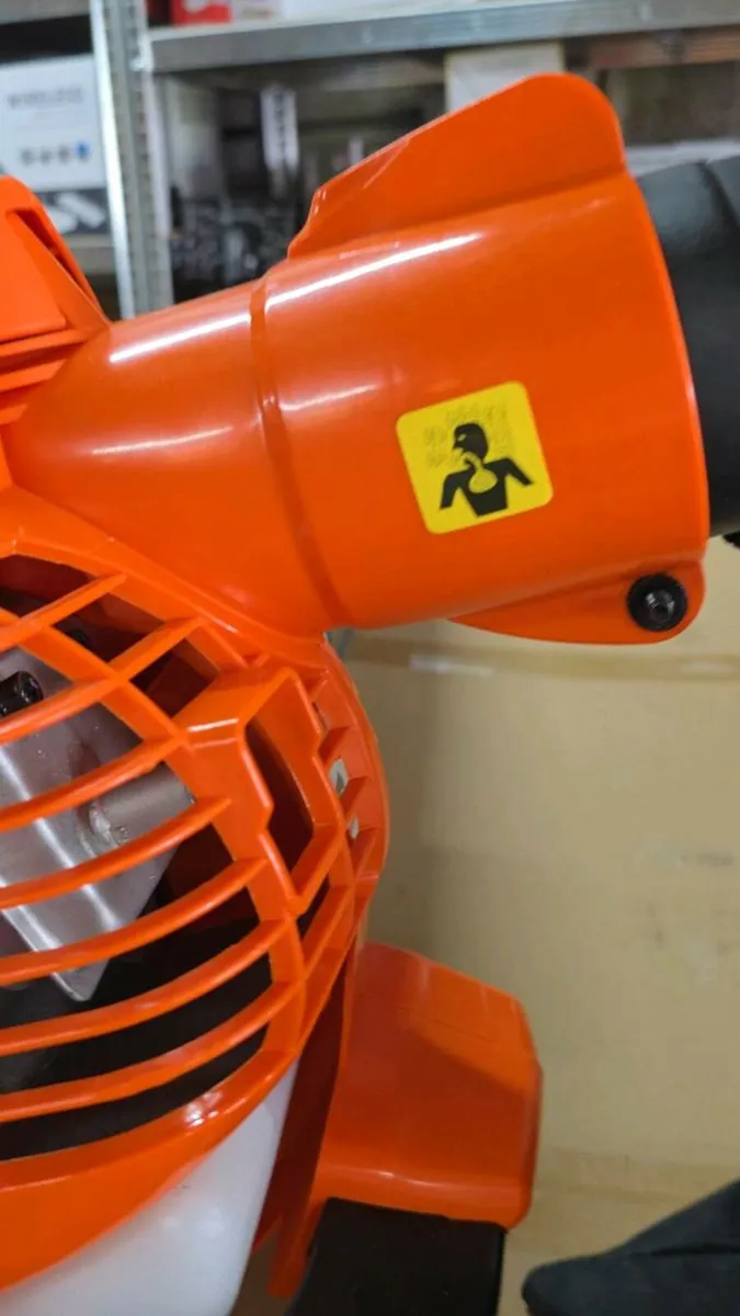 Leaf blower and vacuum 2in1 2 stroke brand new - Image 2