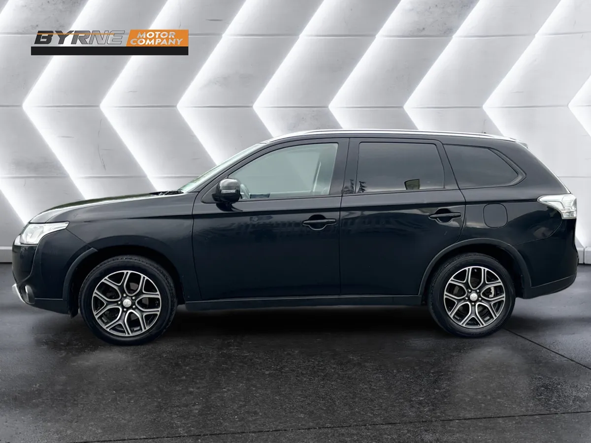 MITSUBUSHI OUTLANDER 2.3D 4WD. 2015 - Image 2