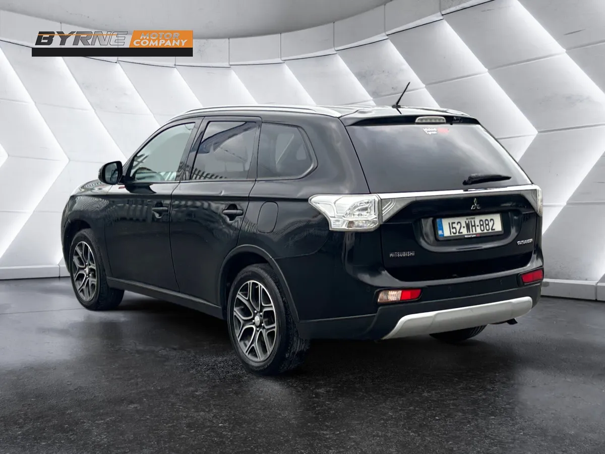 MITSUBUSHI OUTLANDER 2.3D 4WD. 2015 - Image 3