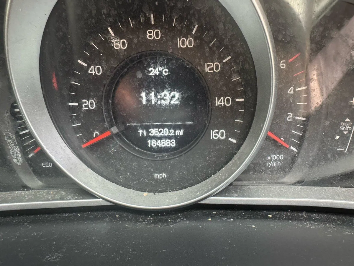 Volvo V40 2014 Cross Country 1.6L diesel - Image 3