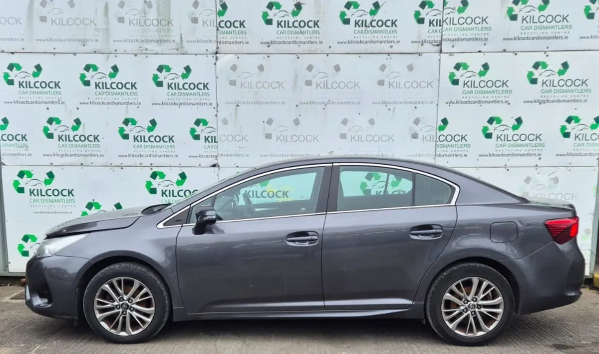 2016 TOYOTA AVENSIS