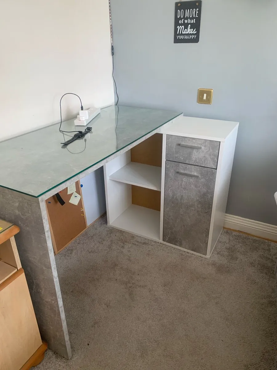 Office desk with a glass top protection included - Image 2
