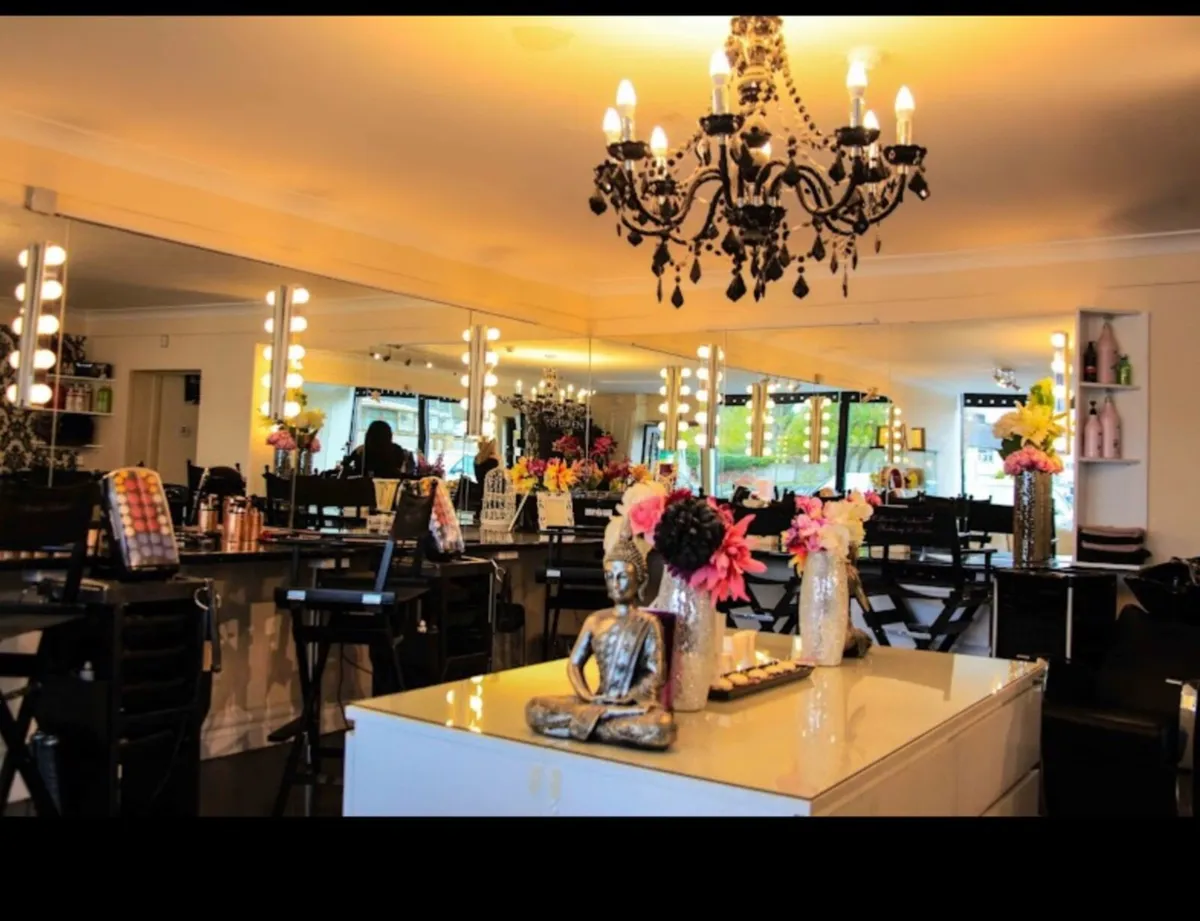 Hair salon equipment - Image 1
