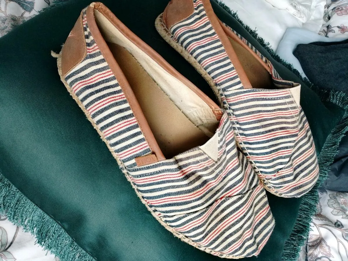 Mens TOMS - Image 1