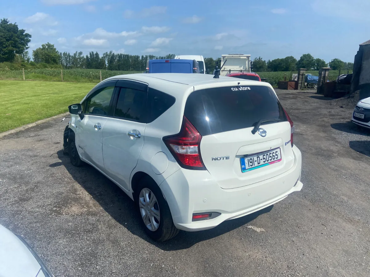 2019 Nissan not hybrid damaged - Image 4
