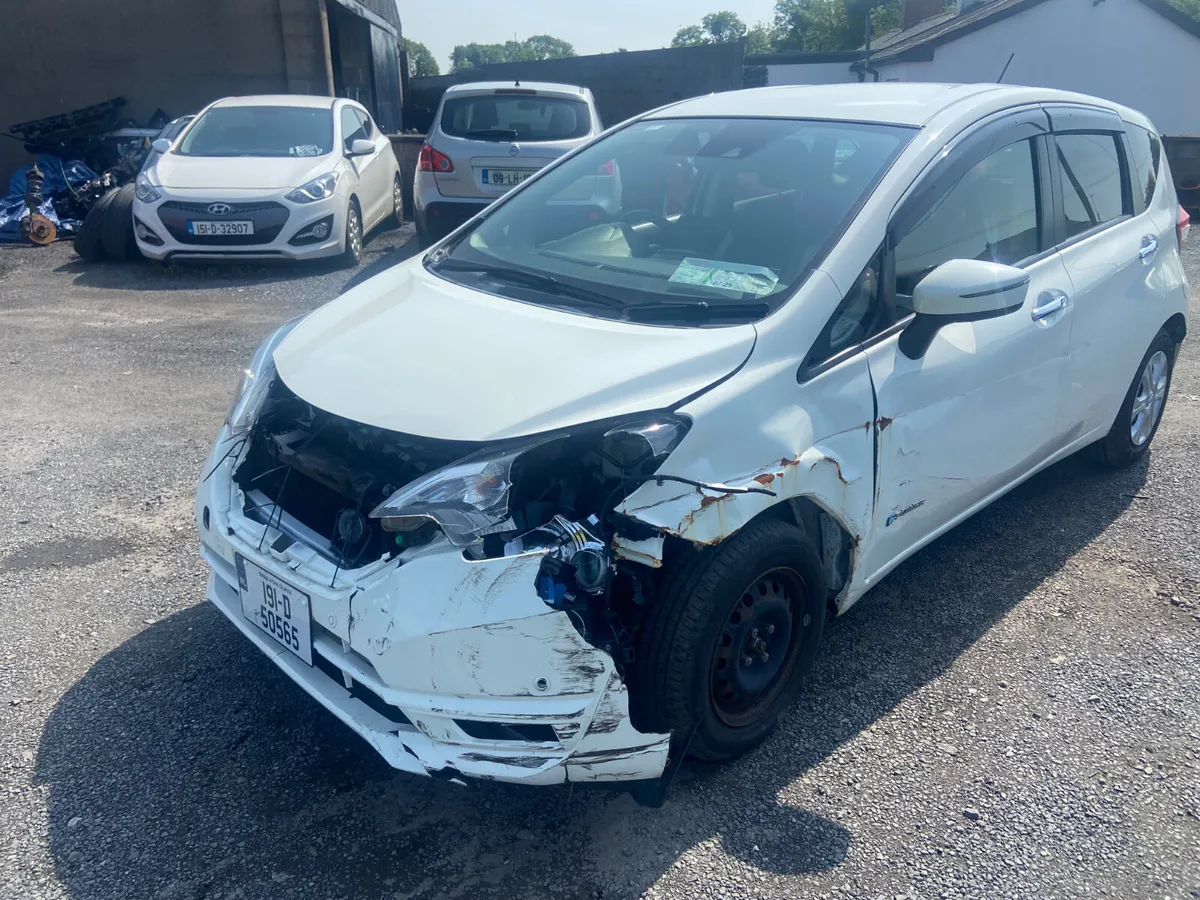 2019 Nissan not hybrid damaged - Image 2