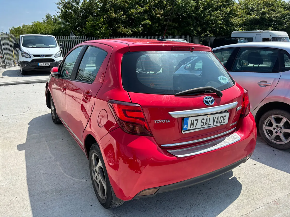 15 Yaris Hybrid Only 45k miles Sarting - Image 4