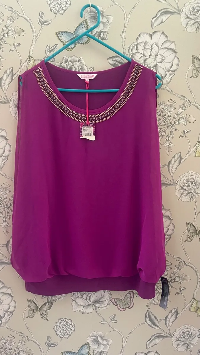 New women’s top 16 - Image 1
