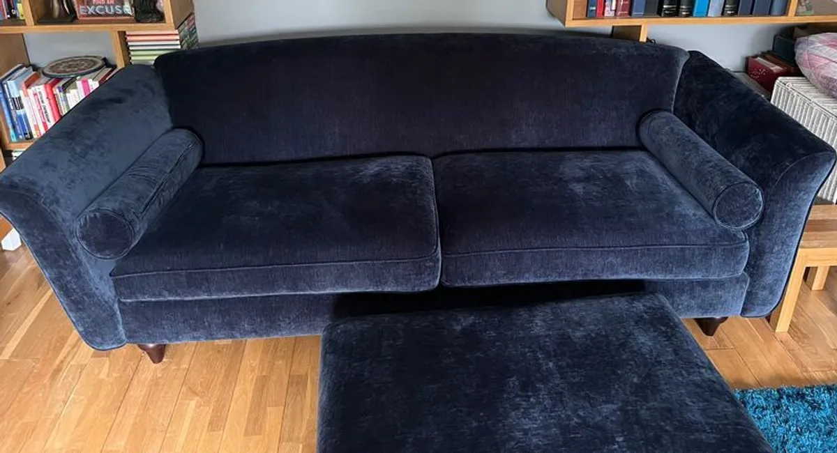Couch and matching foot stool - Image 1