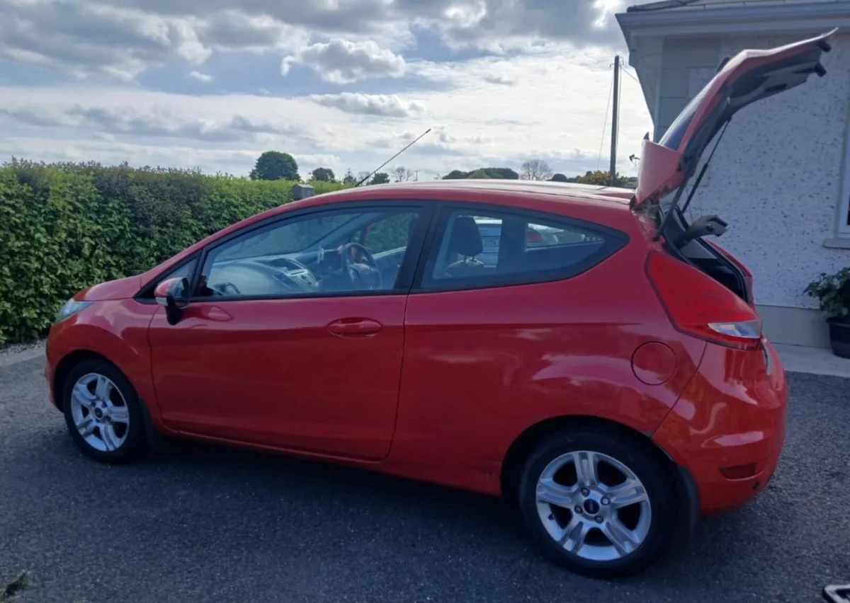 Ford Fiesta 2009 - Image 2